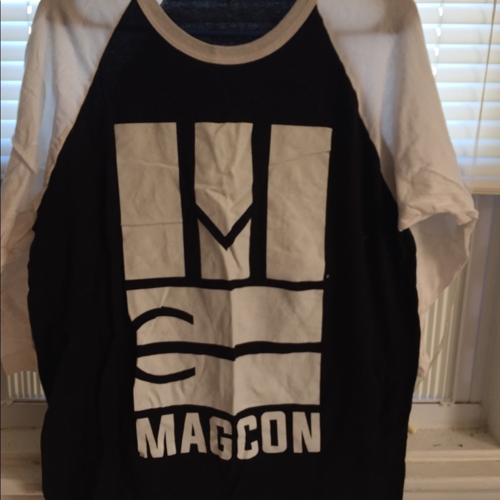 magcon tour shirt
